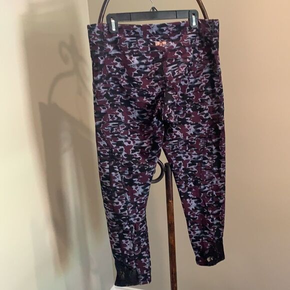 Warrior Workout Capris - Picture 3 of 6